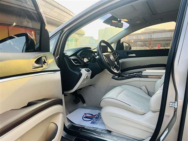 别克GL8 2022款 陆上公务舱 652T 尊贵型