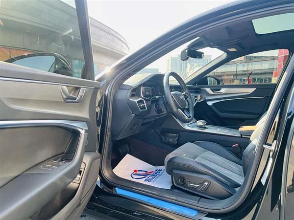 奥迪A6L 2023款 45 TFSI 臻选动感型