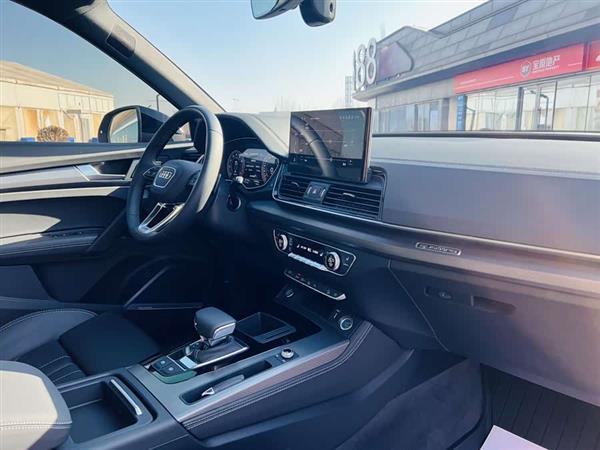 奥迪Q5L 2022款 45T 豪华动感型