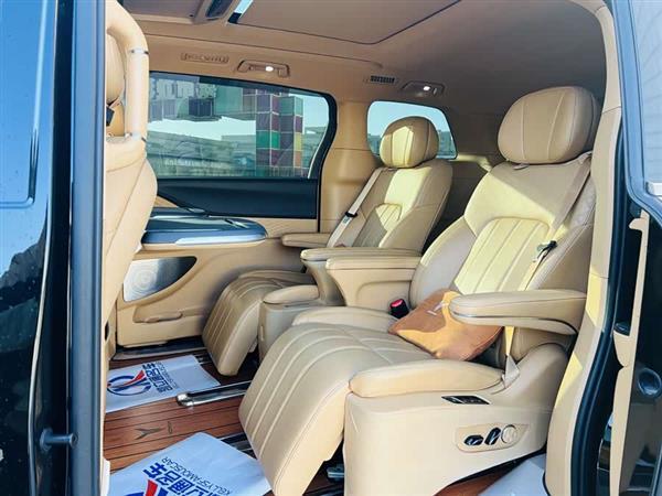 岚图梦想家 2024款 PHEV 超长续航尊贵版