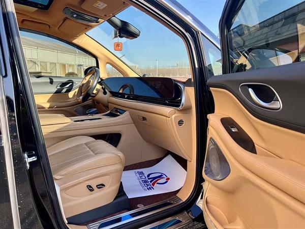 岚图梦想家 2024款 PHEV 超长续航尊贵版