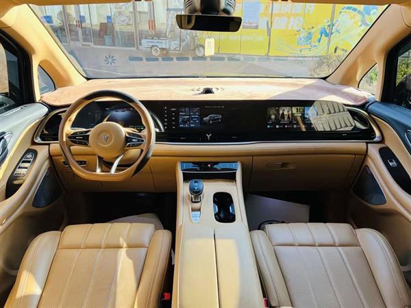 岚图梦想家 2024款 PHEV 超长续航尊贵版