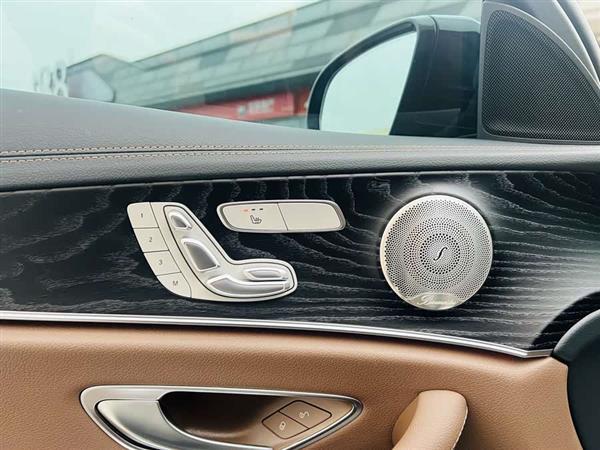 奔驰E级(进口) 2023款 E 300 时尚型运动版