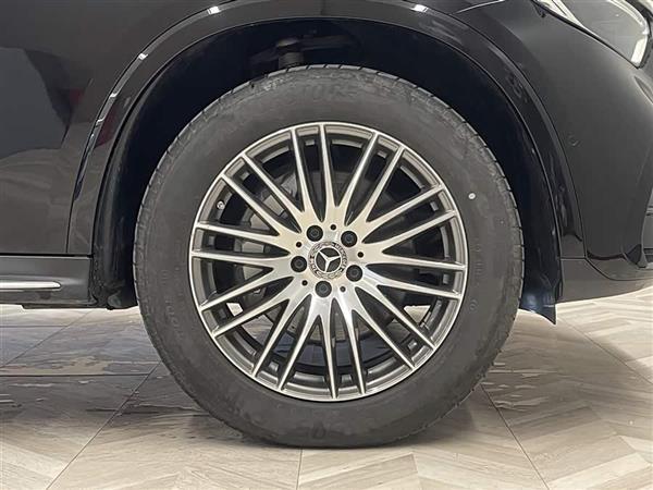 奔驰GLC 2023款 改款 GLC 300 L 4MATIC 动感型 7座