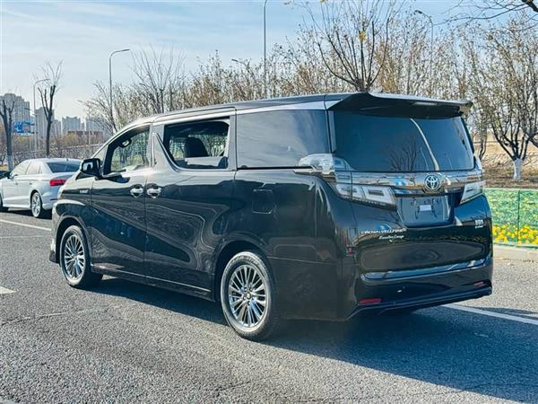 威尔法 2023款 皇冠 双擎 2.5L HV尊贵版