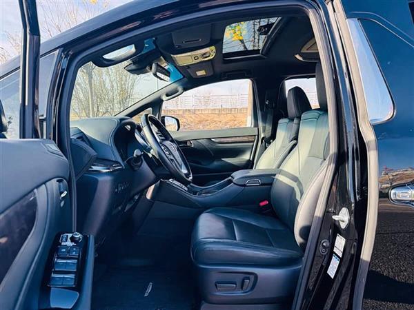 威尔法 2023款 皇冠 双擎 2.5L HV尊贵版