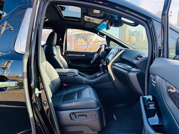 威尔法 2023款 皇冠 双擎 2.5L HV尊贵版