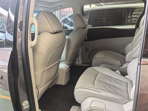 别克GL8 2022款 陆上公务舱 652T 豪华型