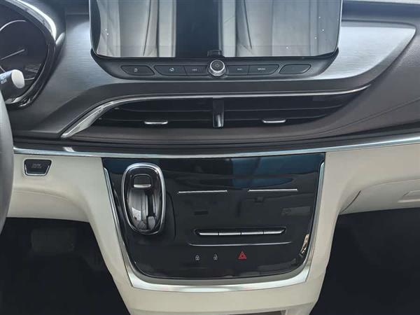 别克GL8 2022款 陆上公务舱 652T 豪华型