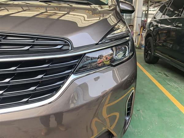 别克GL8 2022款 陆上公务舱 652T 豪华型