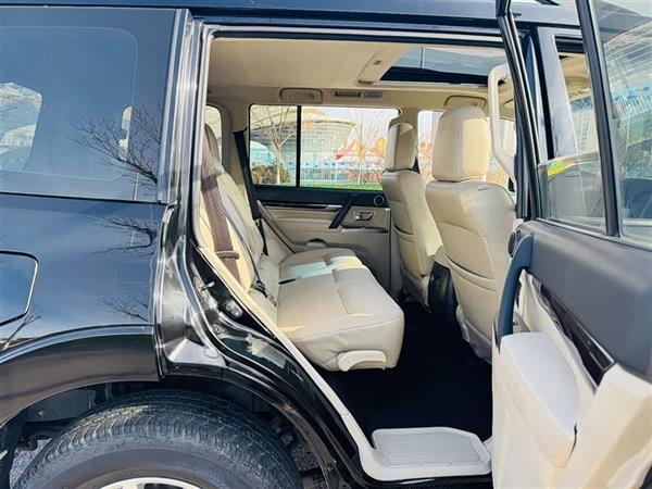 帕杰罗(进口)V97 2018款 3.8L 中东版