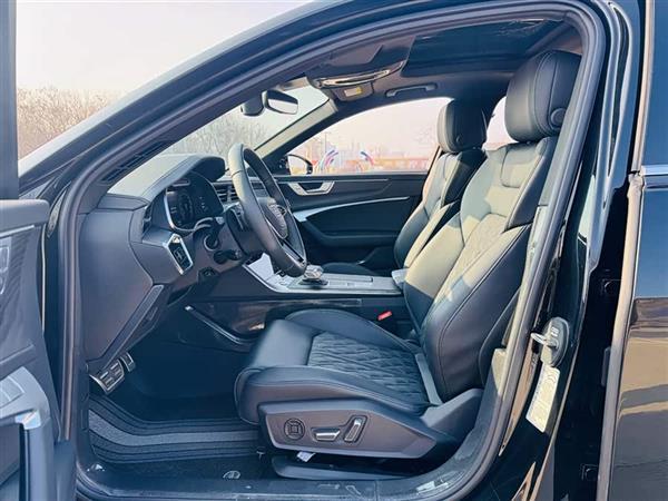 奥迪A6L 2025款 改款 45 TFSI quattro 臻选动感型