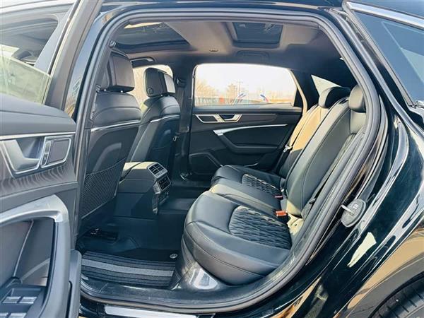 奥迪A6L 2025款 改款 45 TFSI quattro 臻选动感型