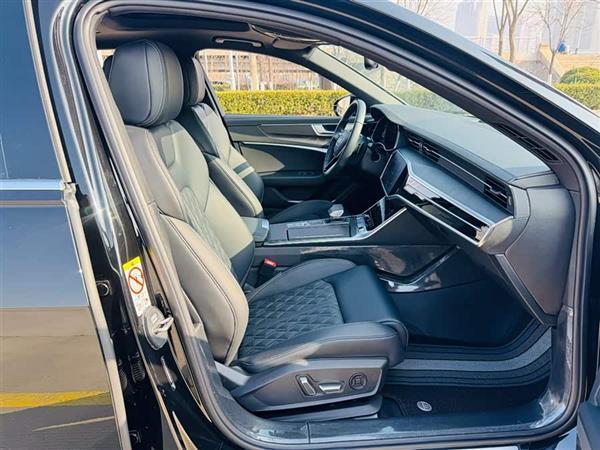 奥迪A6L 2025款 改款 45 TFSI quattro 臻选动感型