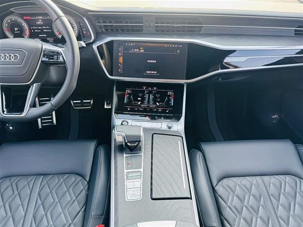 奥迪A6L 2025款 改款 45 TFSI quattro 臻选动感型