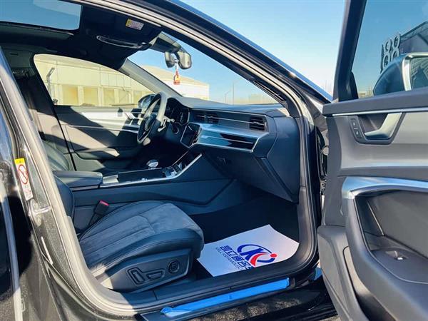 奥迪A6L 2022款 45 TFSI 臻选动感型