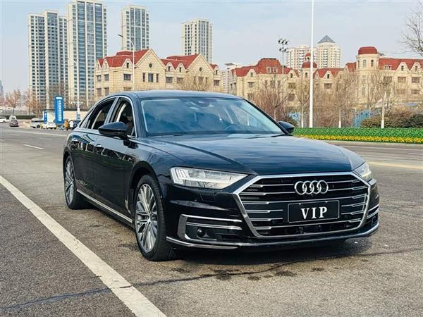 奥迪A8 2022款 A8L 55 TFSI quattro 豪华型典藏版
