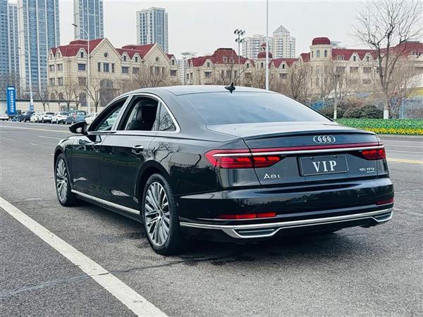 奥迪A8 2022款 A8L 55 TFSI quattro 豪华型典藏版