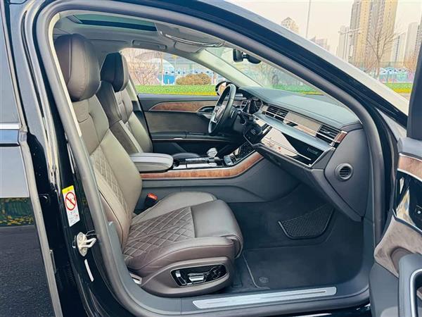奥迪A8 2022款 A8L 55 TFSI quattro 豪华型典藏版