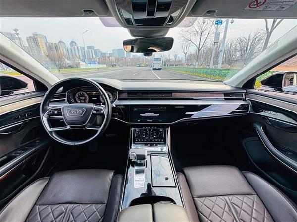 奥迪A8 2022款 A8L 55 TFSI quattro 豪华型典藏版