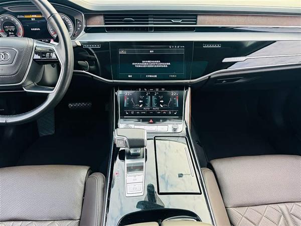 奥迪A8 2022款 A8L 55 TFSI quattro 豪华型典藏版