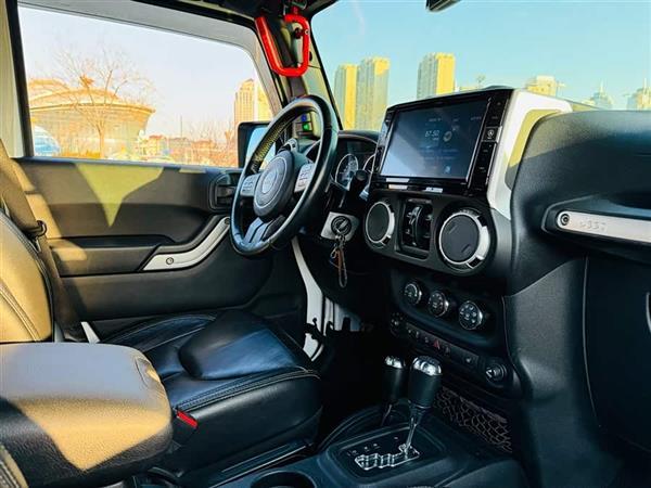 牧马人 2015款 3.0L Sahara 四门舒享版