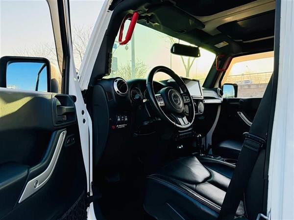 牧马人 2015款 3.0L Sahara 四门舒享版