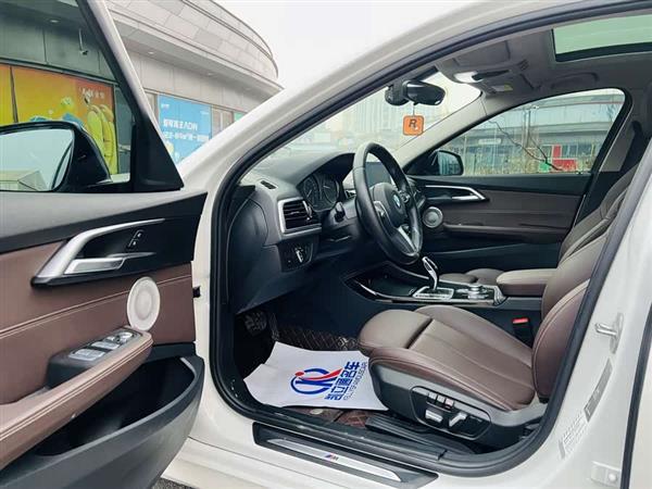 宝马1系 2021款 120i M运动曜夜版