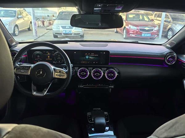 奔驰A级 2019款 A 200 L 运动轿车先行特别版