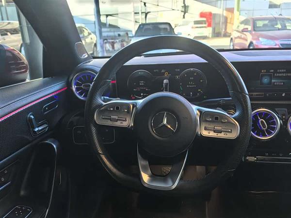 奔驰A级 2019款 A 200 L 运动轿车先行特别版