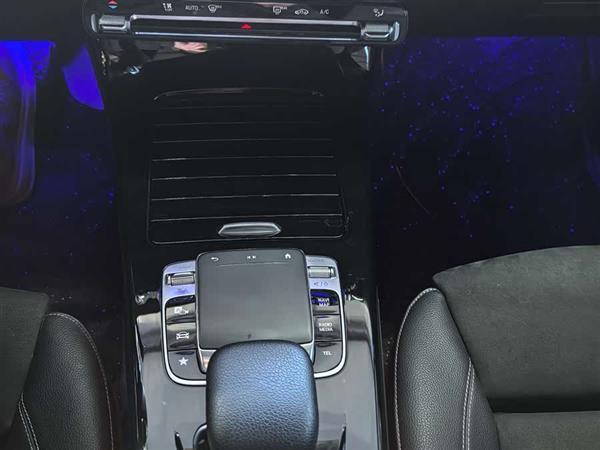 奔驰A级 2019款 A 200 L 运动轿车先行特别版