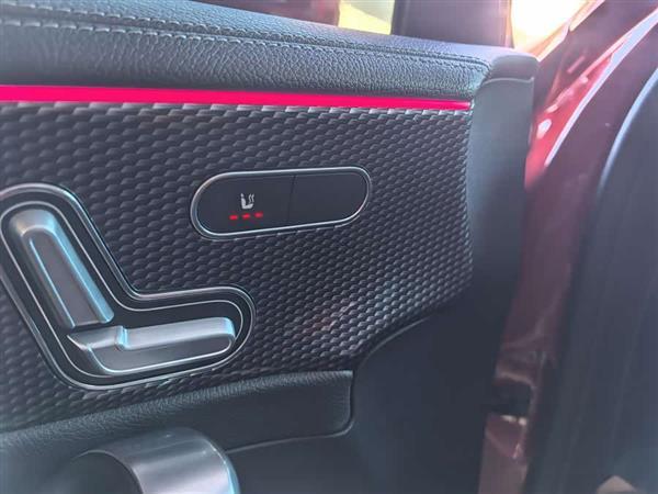 奔驰A级 2019款 A 200 L 运动轿车先行特别版