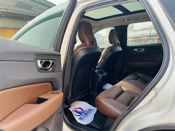 沃尔沃XC60 2019款 T5 四驱智逸版 国V