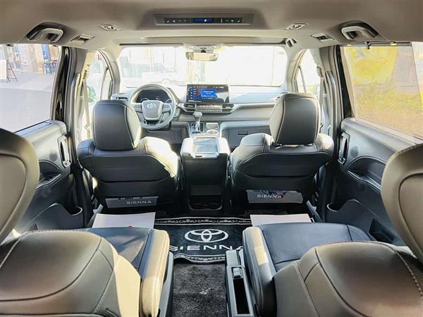 赛那SIENNA 2023款 2.5L混动 尊贵版