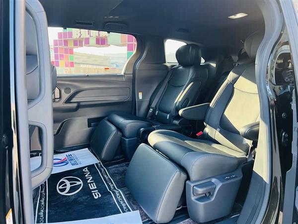 赛那SIENNA 2023款 2.5L混动 尊贵版