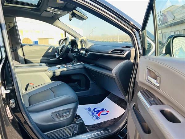 赛那SIENNA 2023款 2.5L混动 尊贵版