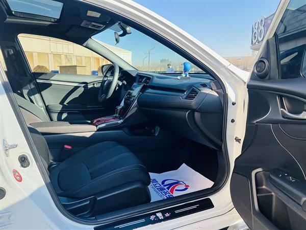 思域 2021款 HATCHBACK 220TURBO CVT潮酷控