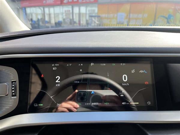 腾势D9 2024款 DM-i 1050 尊享型