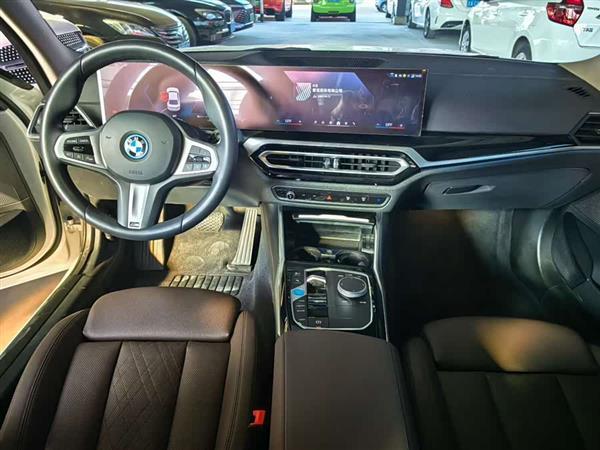 宝马i3 2024款 eDrive 35 L