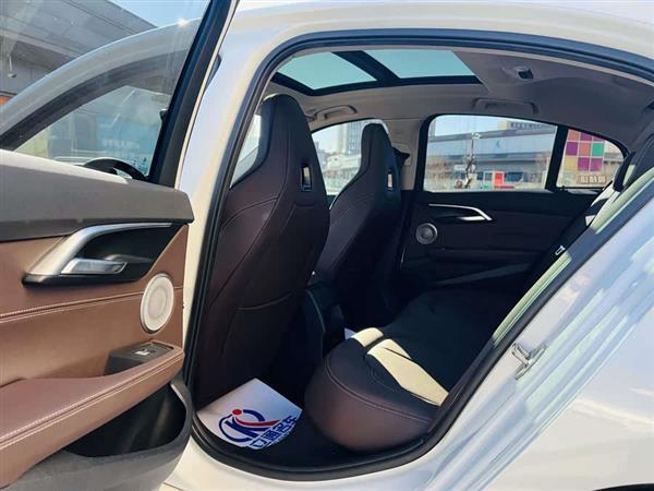 宝马1系 2021款 125i M运动曜夜版