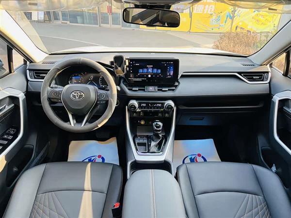 RAV4荣放 2024款 2.0L CVT两驱风尚Plus版