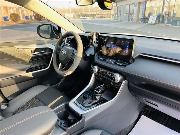RAV4荣放 2024款 2.0L CVT两驱风尚Plus版