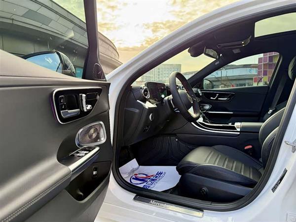 奔驰C级 2023款 改款 C 260 L 皓夜运动版