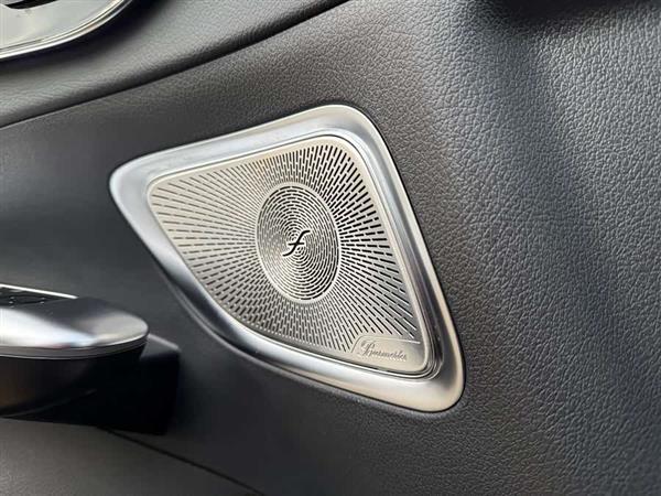 奔驰C级 2023款 改款 C 260 L 皓夜运动版