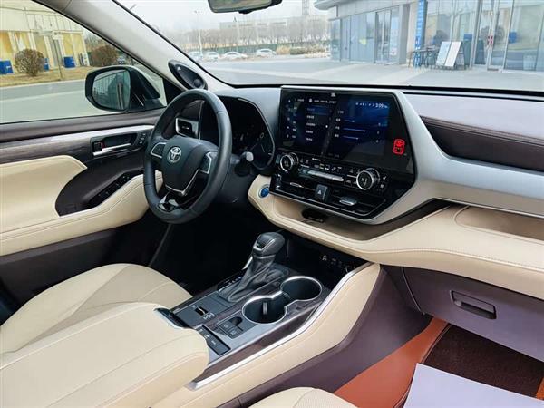 汉兰达 2022款 双擎 2.5L 四驱至尊版 7座