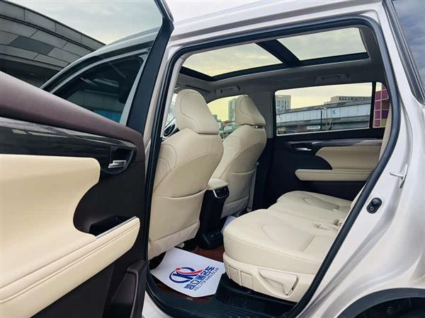 汉兰达 2022款 双擎 2.5L 四驱至尊版 7座