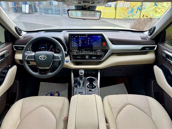 汉兰达 2022款 双擎 2.5L 四驱至尊版 7座