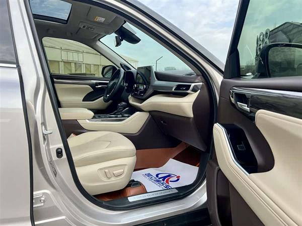 汉兰达 2022款 双擎 2.5L 四驱至尊版 7座