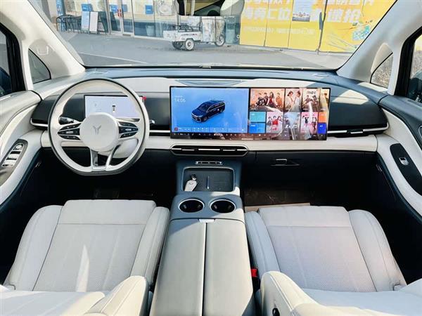 岚图梦想家 2025款 PHEV 四驱卓越鲲鹏版