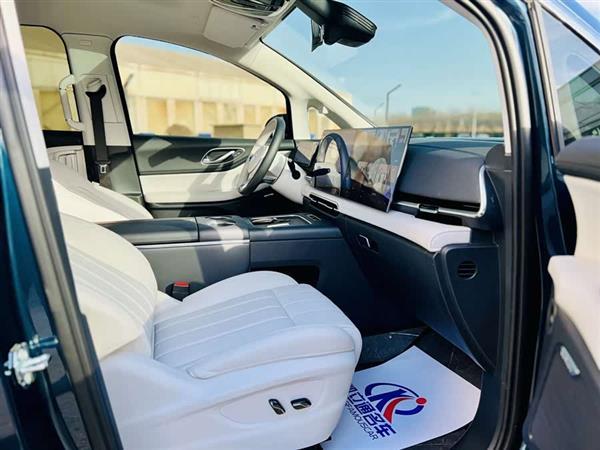 岚图梦想家 2025款 PHEV 四驱卓越鲲鹏版